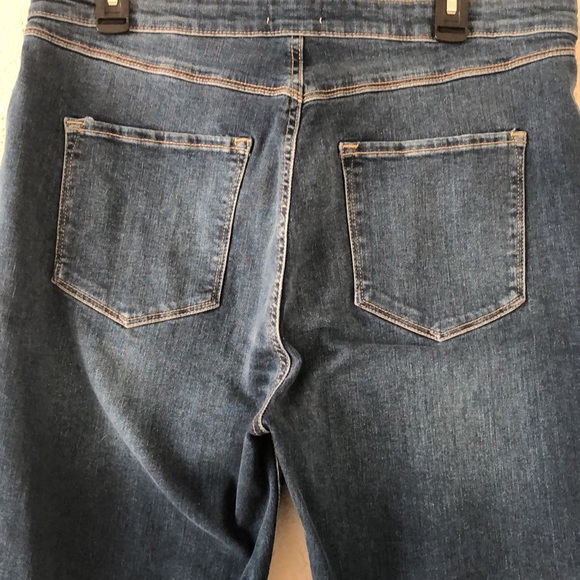 Forever 21 - Bell Bottom Jeans - Picture 4 of 6